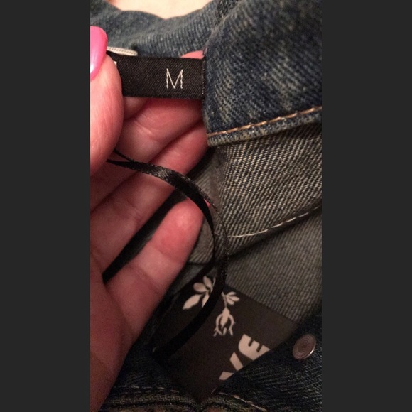 Jean Jacket Lace detail size***Medium*** - Picture 4 of 4